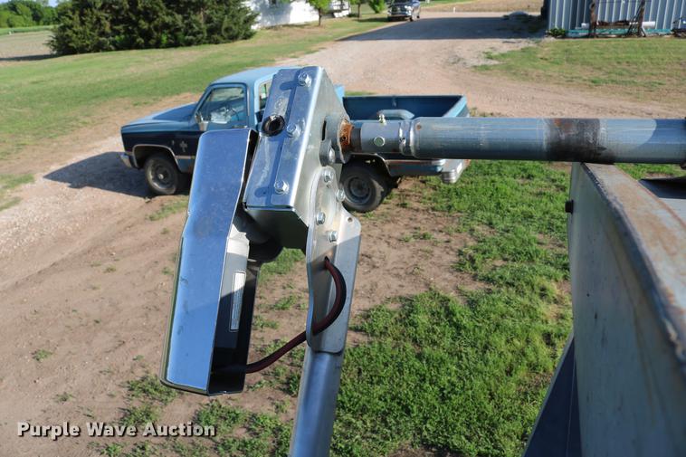 image for item DD8789 1979 Doonan single hopper bottom grain trailer