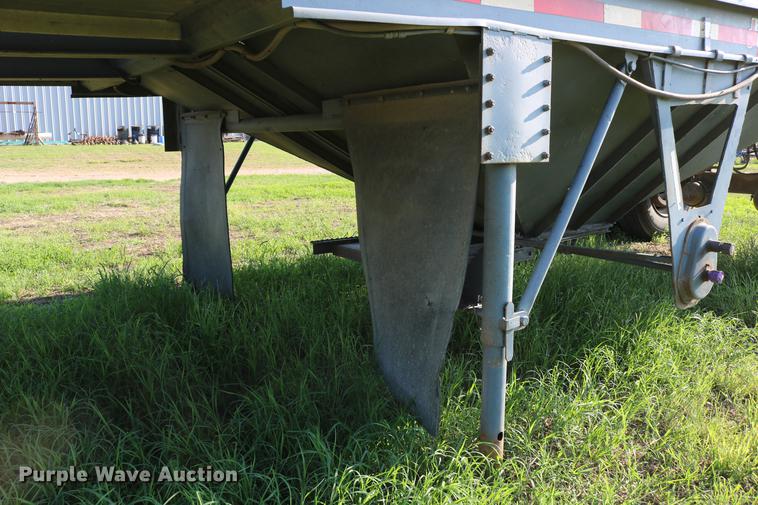 image for item DD8789 1979 Doonan single hopper bottom grain trailer