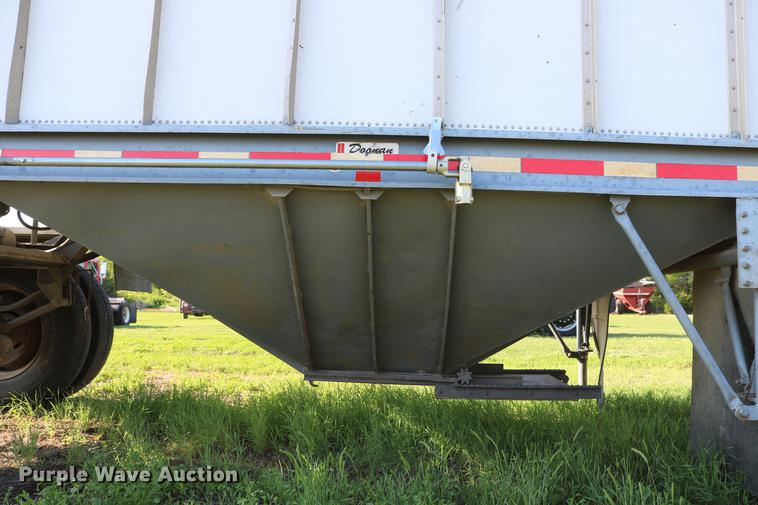 image for item DD8789 1979 Doonan single hopper bottom grain trailer