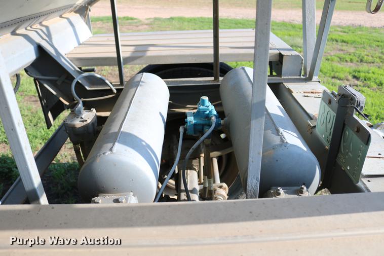 image for item DD8789 1979 Doonan single hopper bottom grain trailer