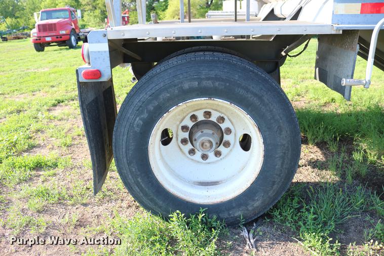 image for item DD8789 1979 Doonan single hopper bottom grain trailer