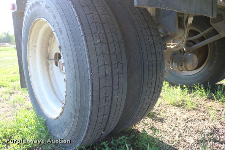 image for item DD8789 1979 Doonan single hopper bottom grain trailer