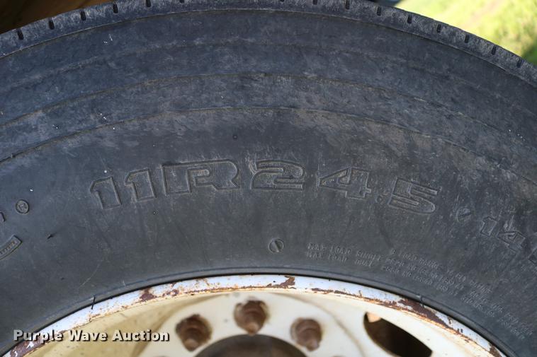 image for item DD8789 1979 Doonan single hopper bottom grain trailer