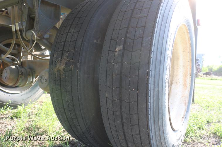 image for item DD8789 1979 Doonan single hopper bottom grain trailer