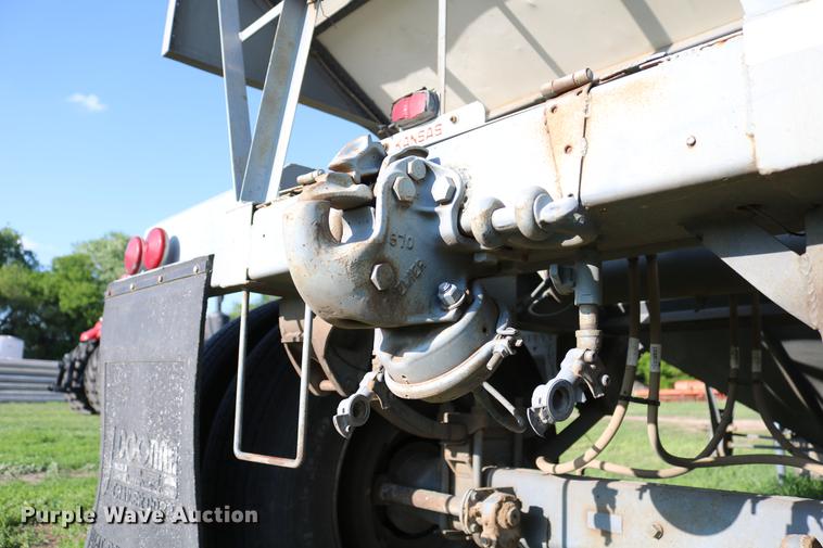 image for item DD8789 1979 Doonan single hopper bottom grain trailer