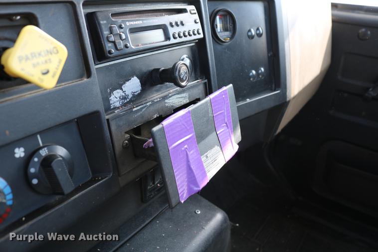 image for item DD8790 1995 International 4900 semi truck