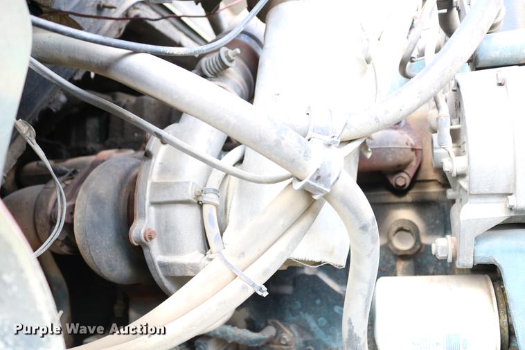 image for item DD8790 1995 International 4900 semi truck