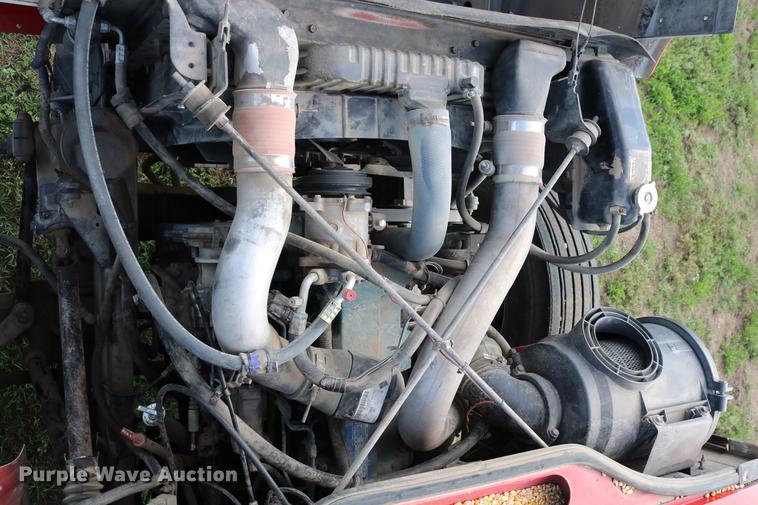 image for item DD8790 1995 International 4900 semi truck