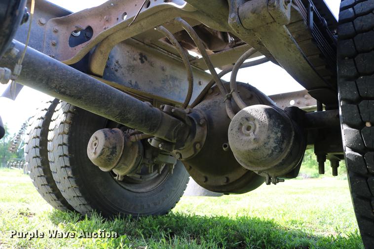 image for item DD8790 1995 International 4900 semi truck