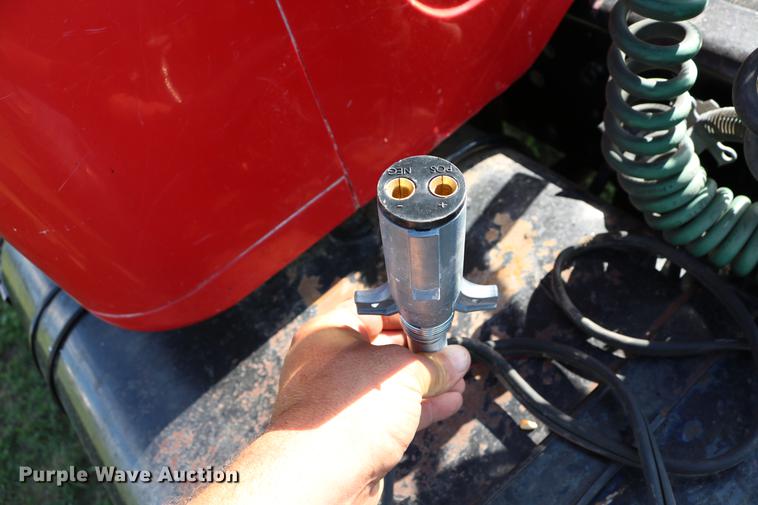 image for item DD8790 1995 International 4900 semi truck