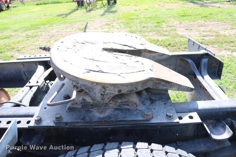 image for item DD8790 1995 International 4900 semi truck