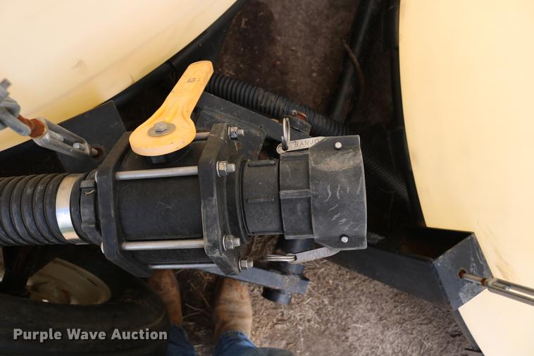 image for item DD8793 Wylie double cone nurse tank trailer