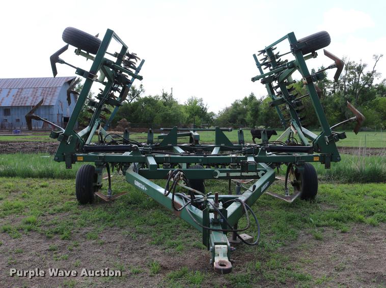 image for item DD8800 QuinStar field cultivator