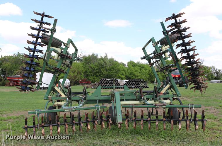 image for item DD8800 QuinStar field cultivator