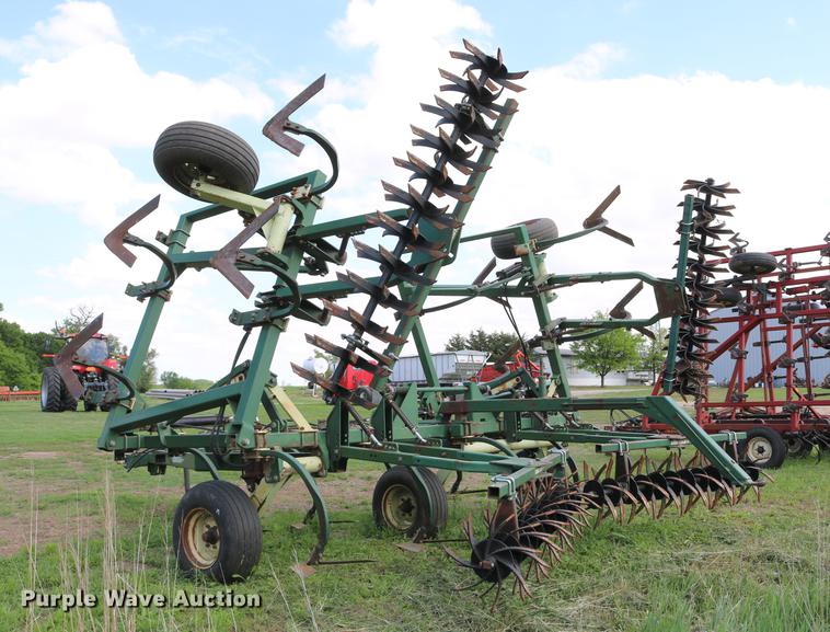 image for item DD8800 QuinStar field cultivator