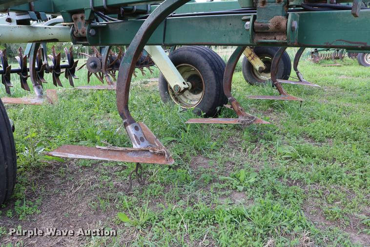 image for item DD8800 QuinStar field cultivator