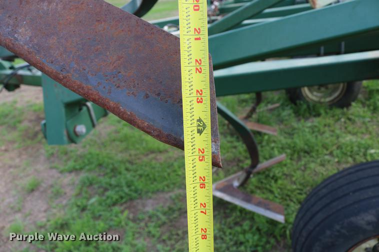 image for item DD8800 QuinStar field cultivator