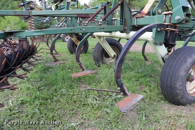image for item DD8800 QuinStar field cultivator