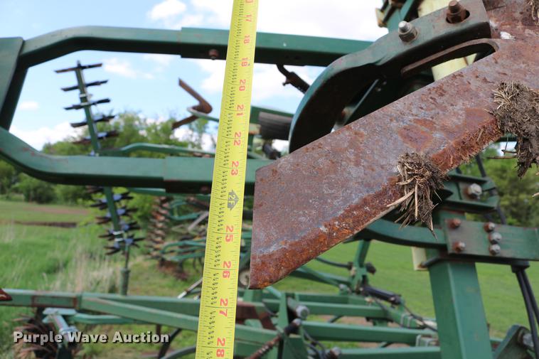 image for item DD8800 QuinStar field cultivator