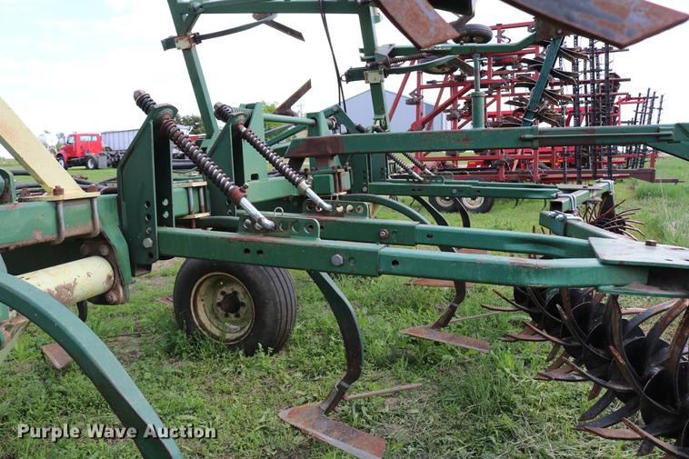 image for item DD8800 QuinStar field cultivator