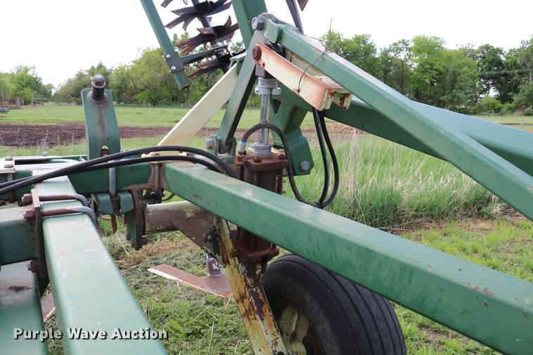 image for item DD8800 QuinStar field cultivator