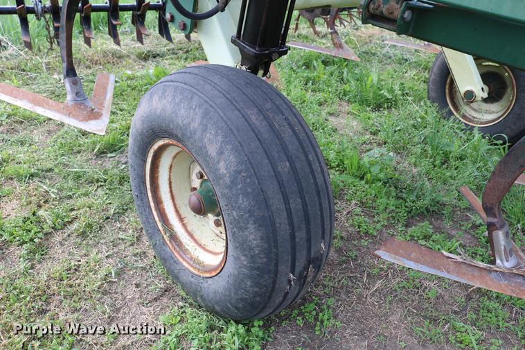 image for item DD8800 QuinStar field cultivator