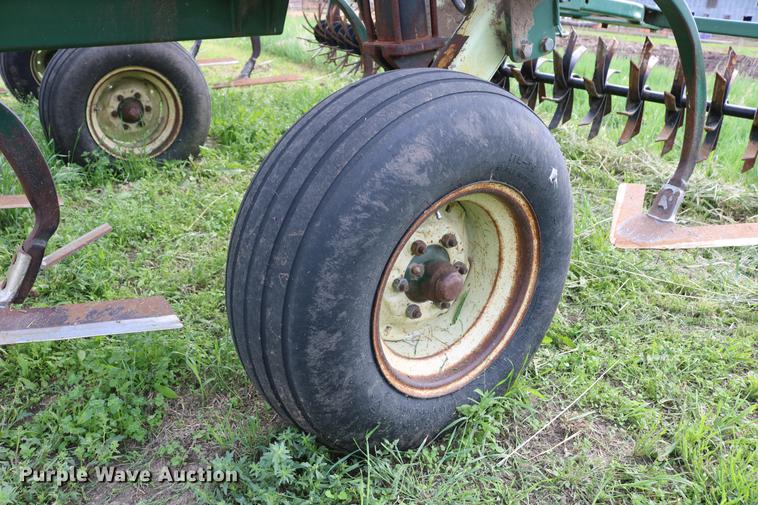 image for item DD8800 QuinStar field cultivator