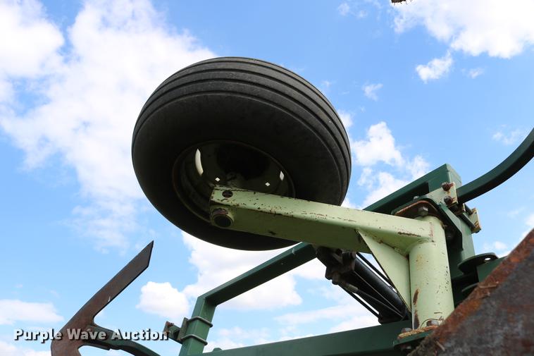 image for item DD8800 QuinStar field cultivator