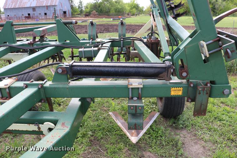 image for item DD8800 QuinStar field cultivator