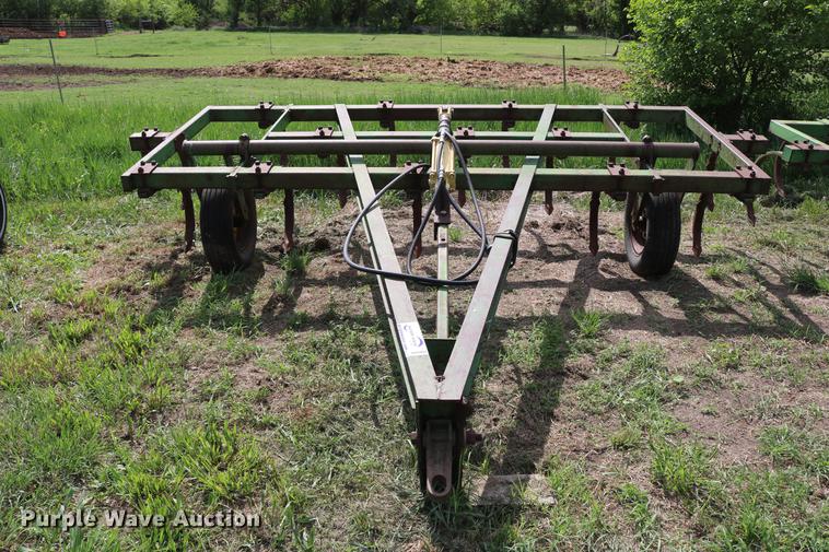 image for item DD8803 John Deere chisel