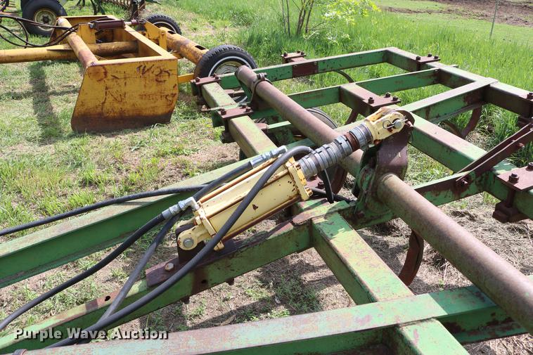 image for item DD8803 John Deere chisel