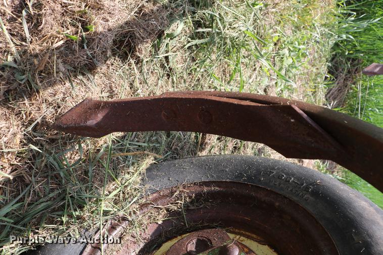 image for item DD8803 John Deere chisel