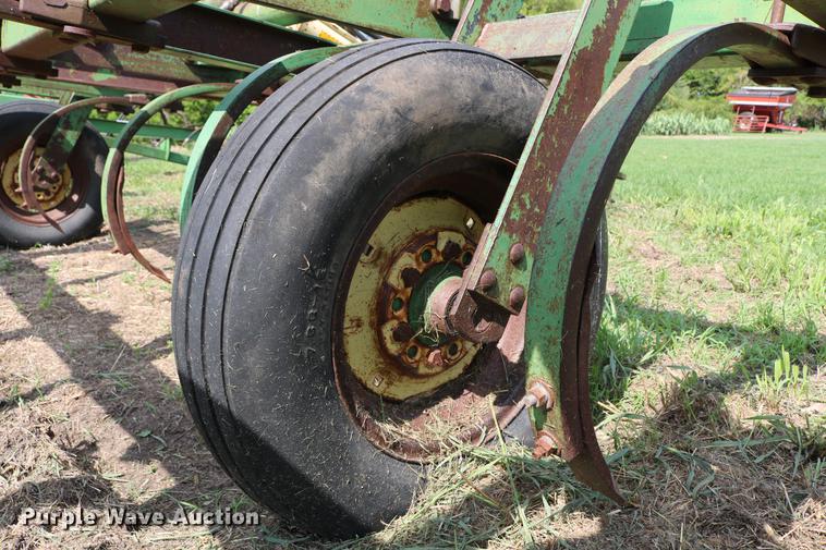 image for item DD8803 John Deere chisel