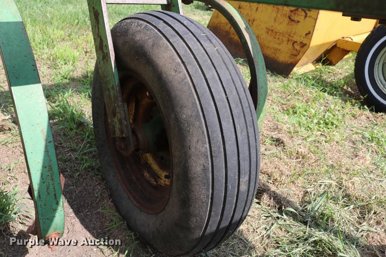 image for item DD8803 John Deere chisel