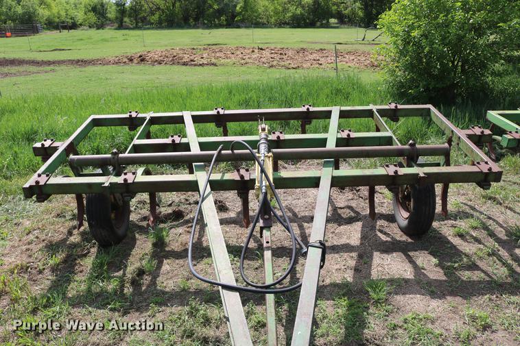 image for item DD8803 John Deere chisel