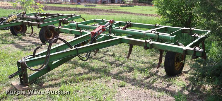 image for item DD8804 John Deere EO100 chisel