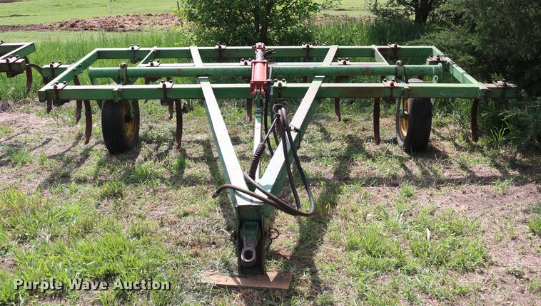 image for item DD8804 John Deere EO100 chisel