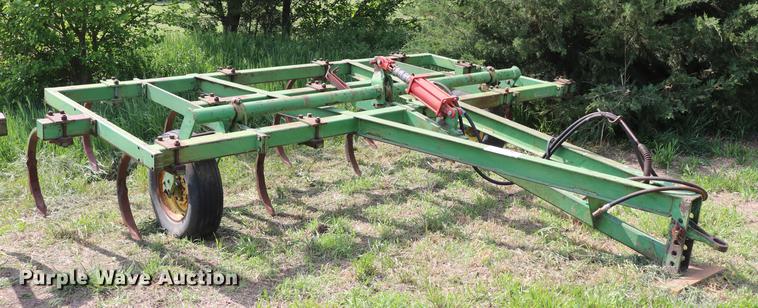 image for item DD8804 John Deere EO100 chisel