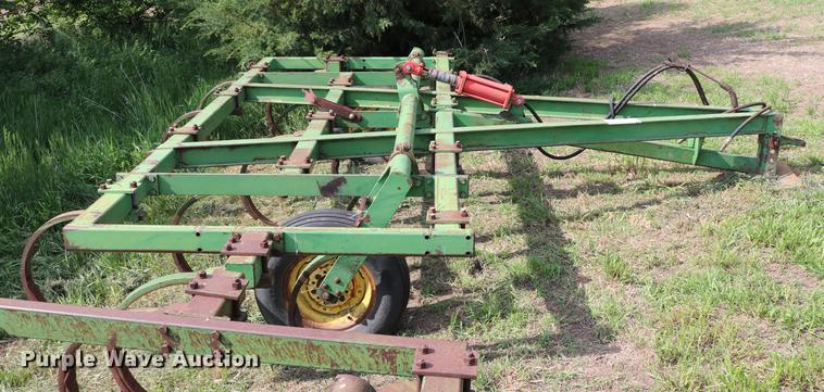 image for item DD8804 John Deere EO100 chisel