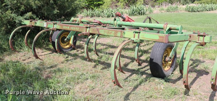 image for item DD8804 John Deere EO100 chisel