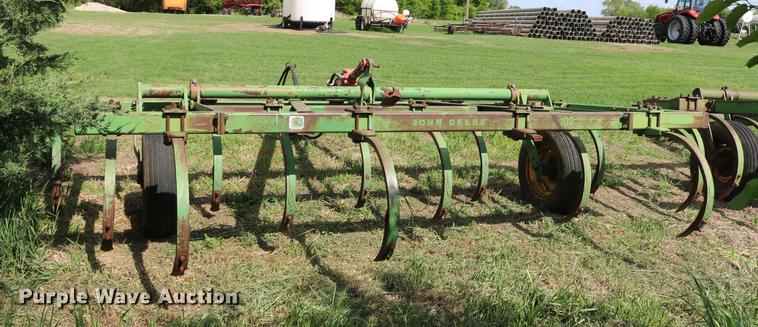 image for item DD8804 John Deere EO100 chisel