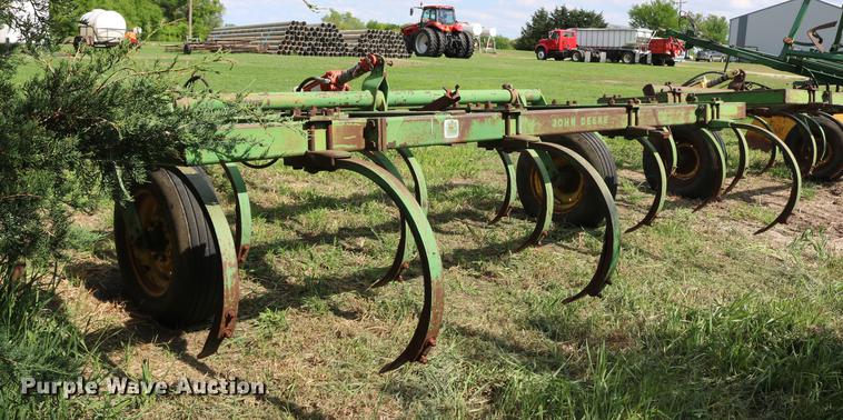 image for item DD8804 John Deere EO100 chisel