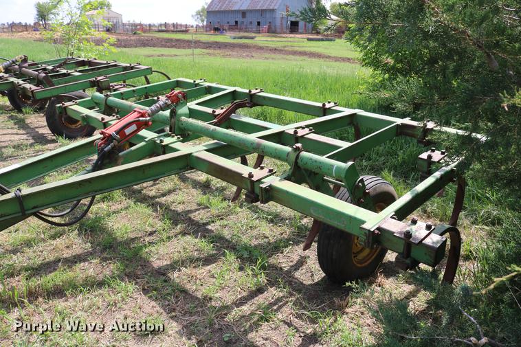 image for item DD8804 John Deere EO100 chisel