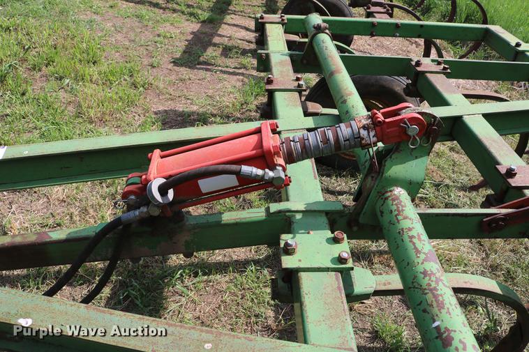 image for item DD8804 John Deere EO100 chisel