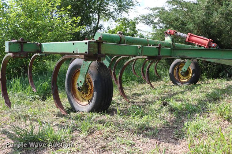 image for item DD8804 John Deere EO100 chisel