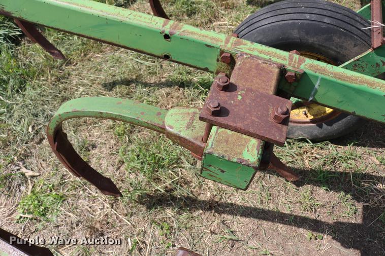 image for item DD8804 John Deere EO100 chisel