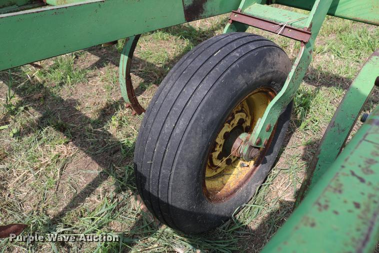 image for item DD8804 John Deere EO100 chisel