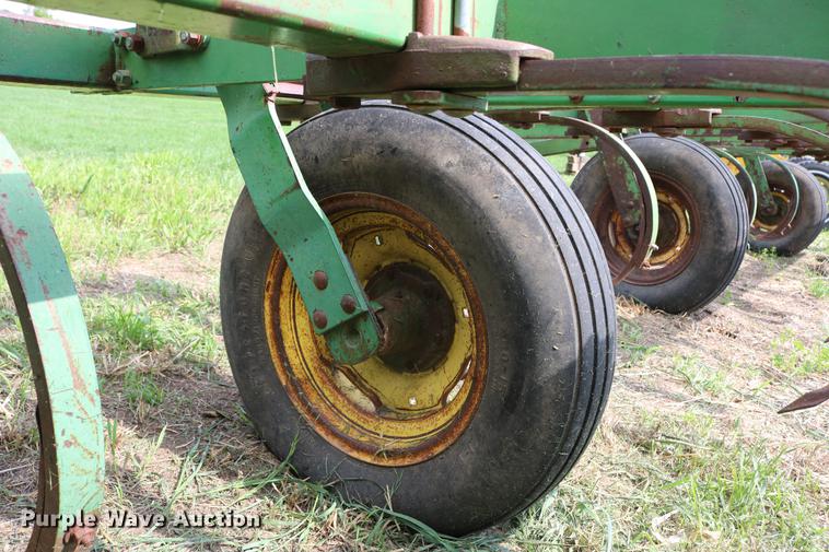 image for item DD8804 John Deere EO100 chisel