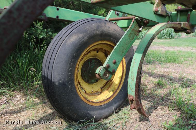 image for item DD8804 John Deere EO100 chisel