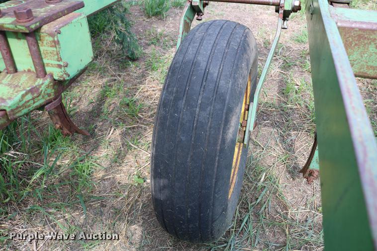 image for item DD8804 John Deere EO100 chisel